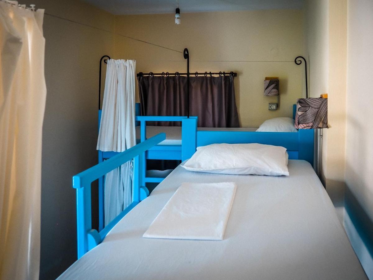 Sun Bakers Hostel Himare Exteriör bild