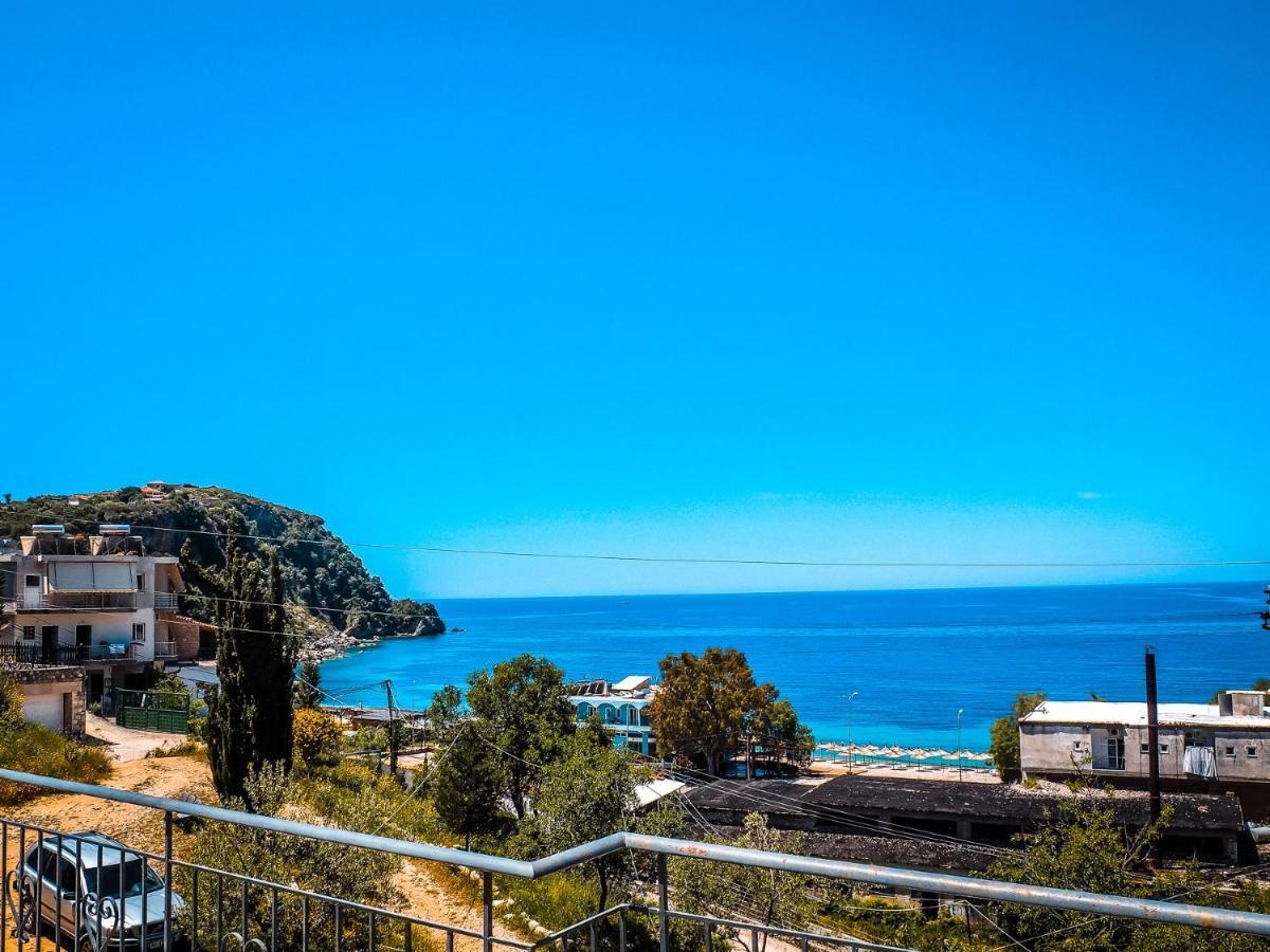 Sun Bakers Hostel Himare Exteriör bild
