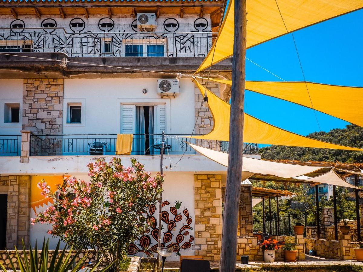 Sun Bakers Hostel Himare Exteriör bild