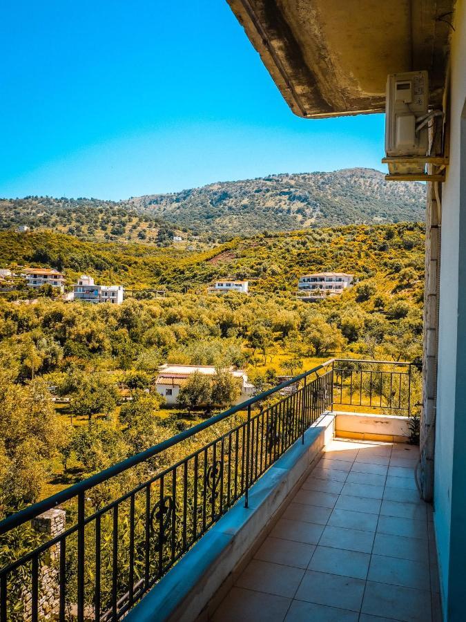 Sun Bakers Hostel Himare Exteriör bild